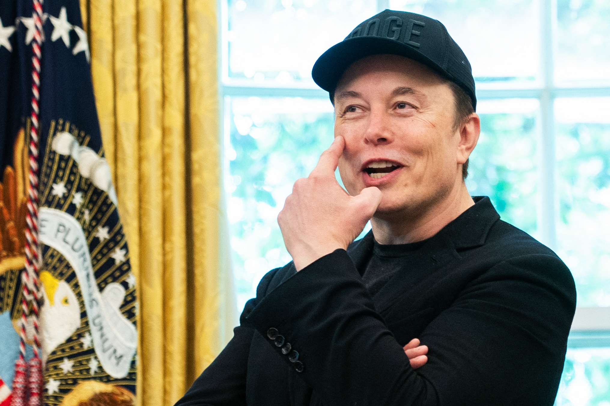 Ong Trump doa cat het tro cap, ty phu Musk noi cu 'cat tat' hinh anh