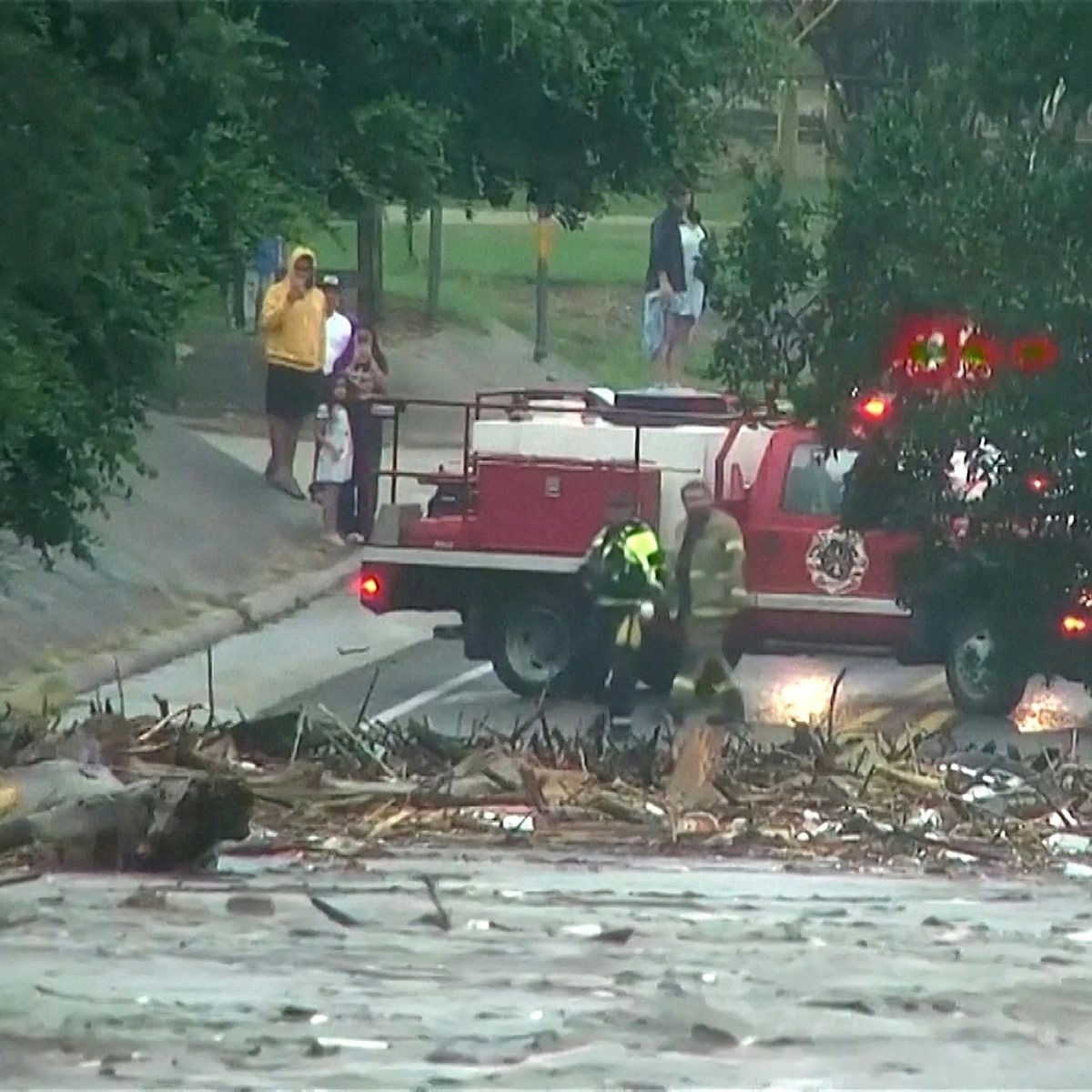 Lu tai Texas cuon troi hang chuc nu sinh tham gia trai he hinh anh