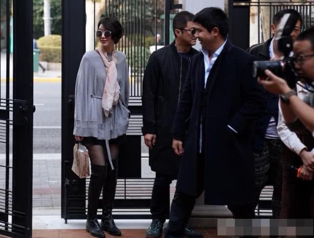 lý á bằng công khai bạn gái mới ảnh 1 ly a bang cong khai ban gai moi anh 1