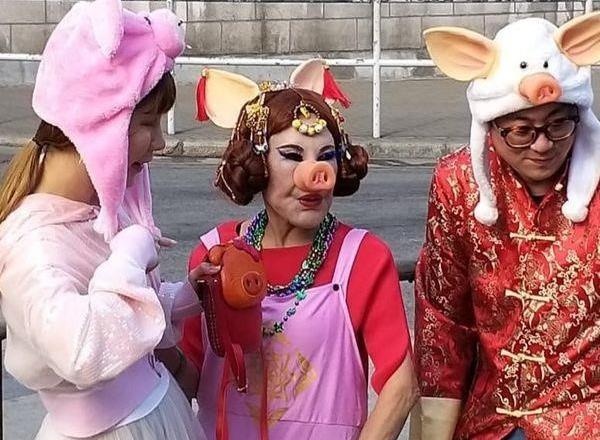 'Tham hoa tham my Hong Kong' lam du nghe de kiem song o tuoi U90 hinh anh