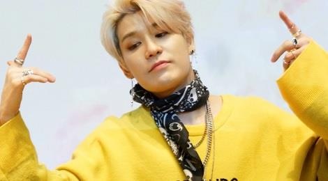 Nam than tuong Kpop chui tuc, che bai tham te nhan sac dan em hinh anh