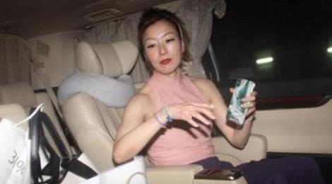 Trinh Tu Van im lang khi bi truy hoi ve scandal cua chong va tinh nhan hinh anh