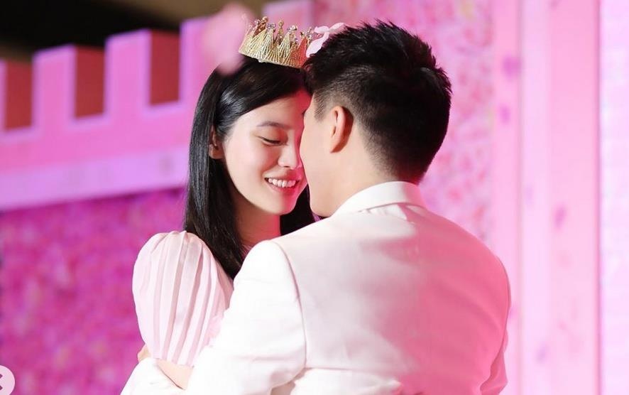 Quy tu 9X cua 'vua song bac Macau' voi cuoi sieu mau de tranh tai san? hinh anh