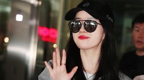 Nhan sac duoc khen 'nhu hoa hau' o tuoi 32 cua Luu Diec Phi hinh anh