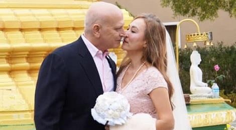 'Tieu Long Nu' tai hon o tuoi 55, deo nhan cuoi bang vang hiem hinh anh