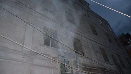 Tho son roi tu tang 3 xuong dat tu vong hinh anh