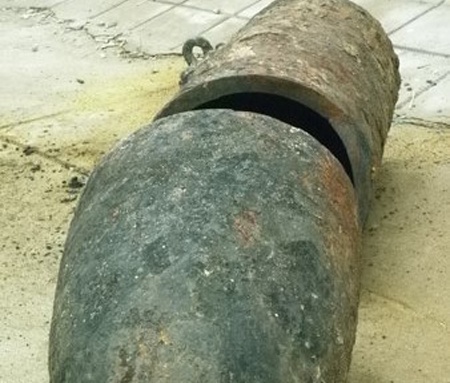 Cua bom, 2 nguoi chet khong toan thay hinh anh