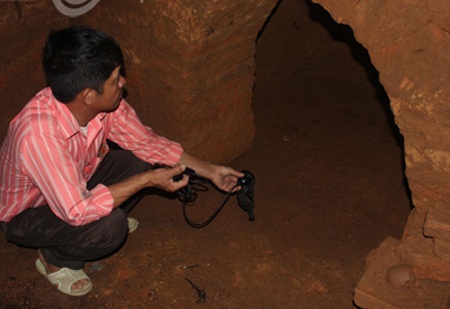 Thuc hu chuyen yem trinh nu giu kho bau o mo co khong lo hinh anh