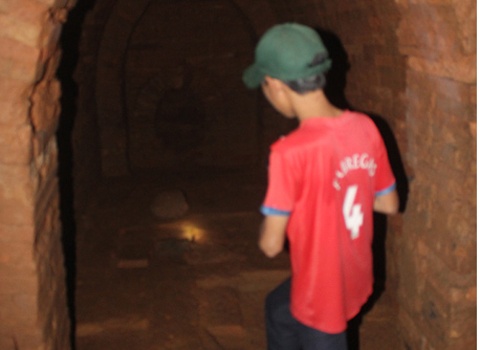 Giai ma 'lau dai' trong long dat va loi don chua kho bau hinh anh