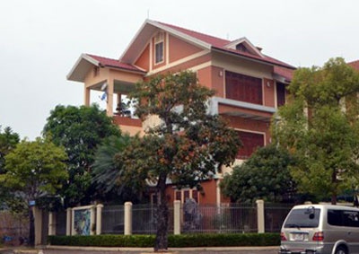 Can canh hien truong vu op min tai nha rieng Giam doc hinh anh