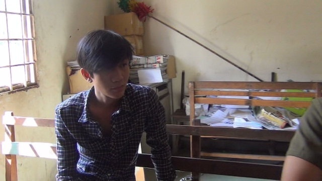 Gay an mang vi ban nhau that hen voi mot co gai hinh anh