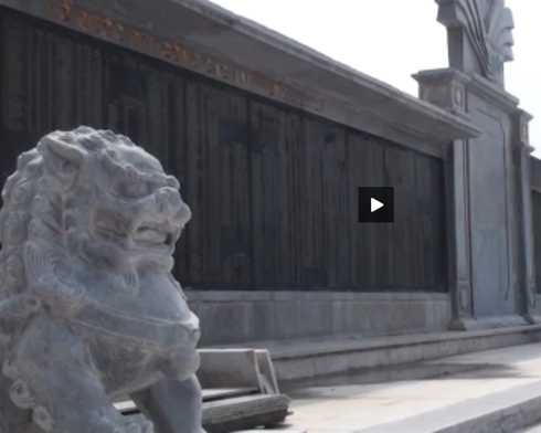 Su tu da nhe nanh, uon nguc trong Dai tuong niem liet sy hinh anh