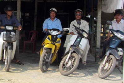 Doi xe om 10 nam giu yen lang, xa hinh anh
