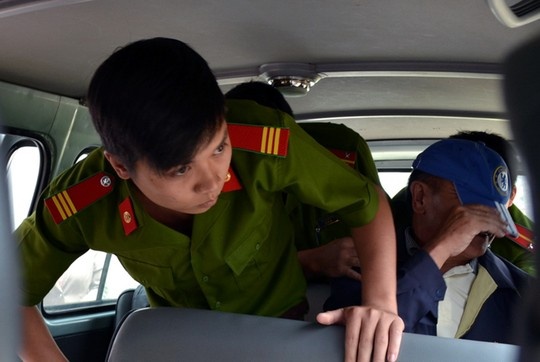 Khoi to, bat tam giam nguyen Giam doc Cong ty Xo so Lam Dong hinh anh