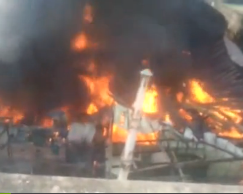 Lua chay ngun ngut o xuong go 2.000 m2 hinh anh