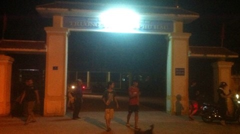 Thay giao tu vong tren buc giang hinh anh