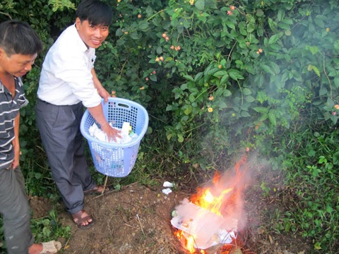 Canh diet ran doc tran ve xa bat thuong hinh anh