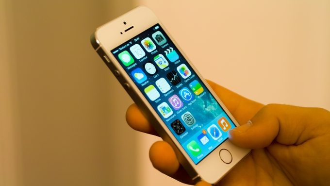 Dung chung minh cua nguoi khac, mua iPhone 5S tra gop hinh anh