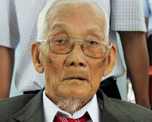 Nguoi duy nhat ca nuoc duoc tang huy hieu 85 nam tuoi Dang hinh anh