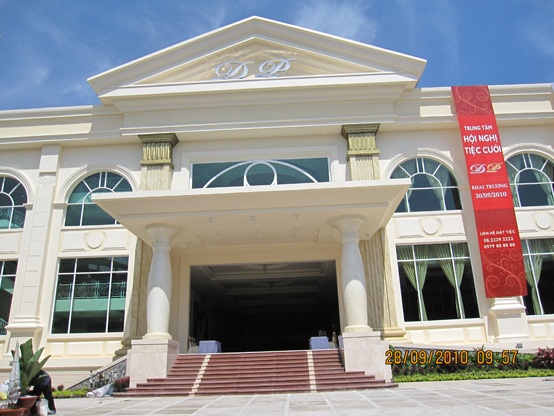 Ca Mau: Dung bien trung tam hoi nghi thanh bai do xe hinh anh