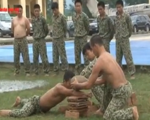 Bo doi dac cong bieu dien khi cong hinh anh