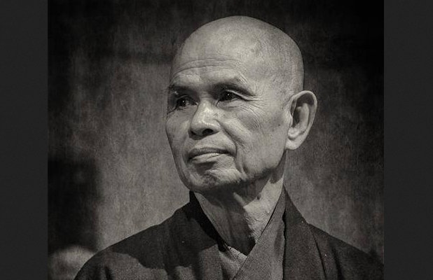 Thien su Thich Nhat Hanh bi xuat huyet nao hinh anh