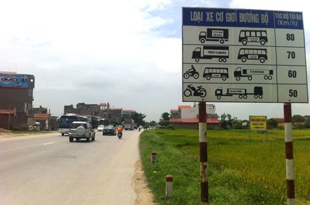 Da bo het bien bao duoi 40 km/h tren quoc lo hinh anh