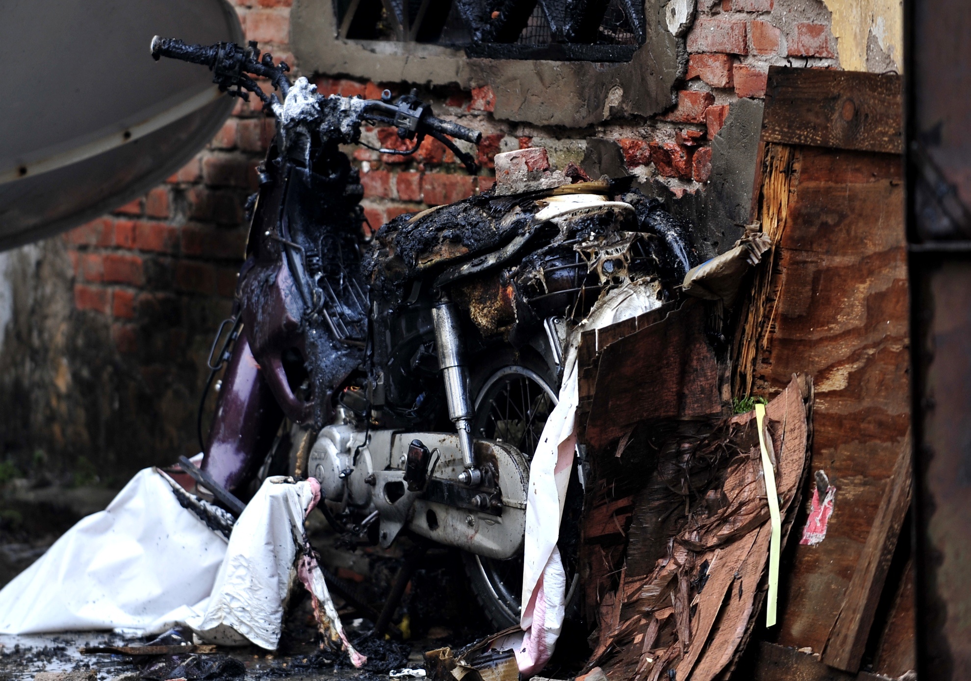 Kho hang 500 m2 boc chay hinh anh