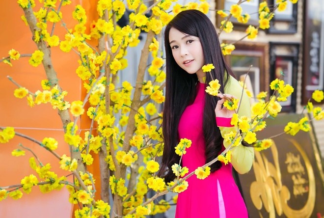 Hot girl Sam rực rỡ dịp Tết Nguyên đán 2014. Ảnh: