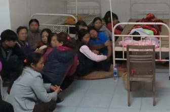 San phu tu vong sau sinh, hang tram nguoi quay tram y te hinh anh