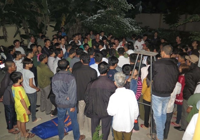 Hang tram nguoi quay tram y te xa trong dem hinh anh