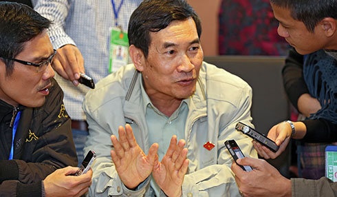 Ung ho cho phep nguoi dan vao noi Quoc hoi hop hinh anh