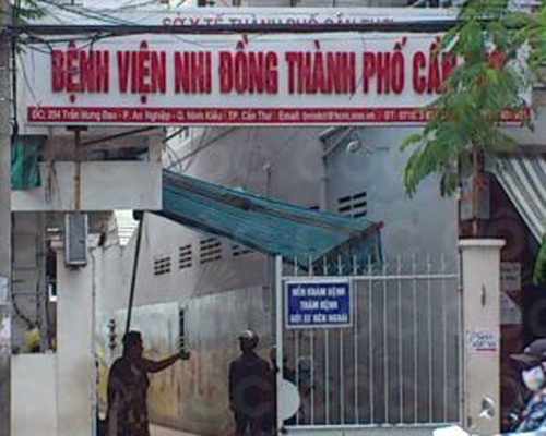 Bac si khong cho nhap vien, be 4 tuoi tu vong hinh anh