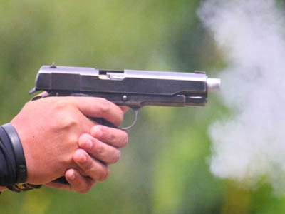 Chong ban vo roi tu sat vi ghen tuong hinh anh