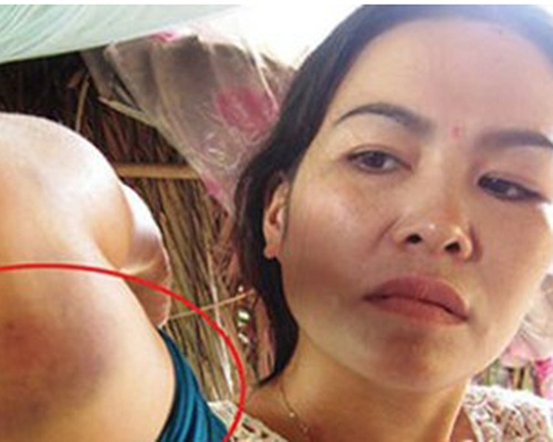 Canh cao can bo cong an huyen... hon phu nu giua duong? hinh anh