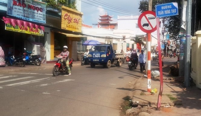 Binh Thuan bac tin don CSGT ep xe, nguoi dan te chet hinh anh