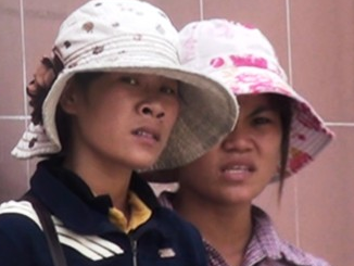 Vach mat 2 nu sieu lua ban tam tu thien hinh anh