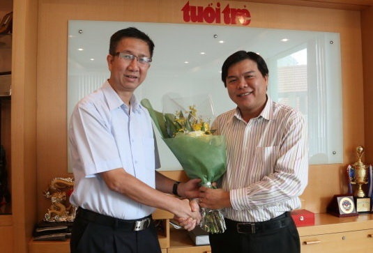 Ong Tang Huu Phong phu trach bao Tuoi Tre hinh anh