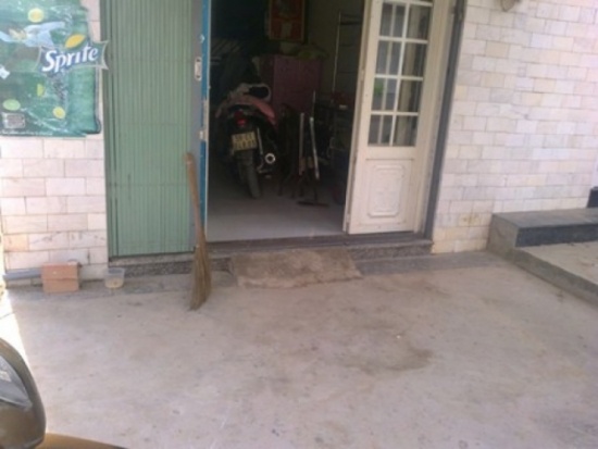 Nguoi phu nu cam dau 6 con do xu tinh dich hinh anh