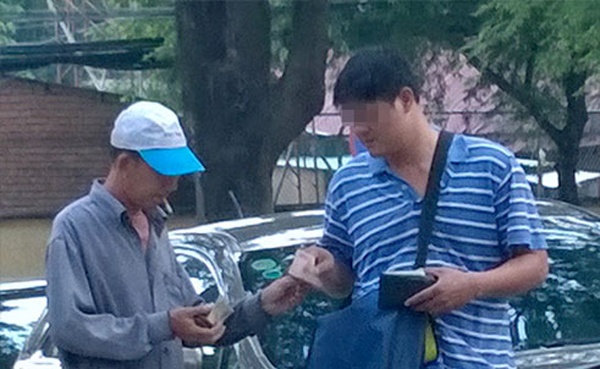 Bao ke thu phi giu xe o khu trung tam TP.HCM hinh anh