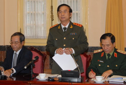 Trung tuong chuc thap phai chao thieu tuong chuc cao hinh anh