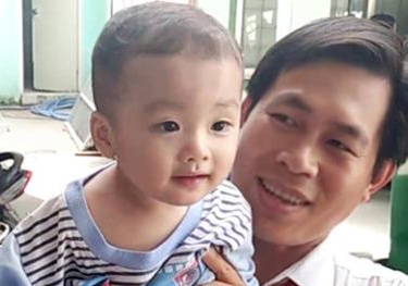 VTV: Xac dinh duoc me be 2 tuoi bi bo roi tren taxi hinh anh