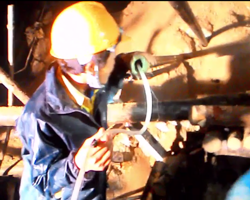 Tieng keu cua 12 cong nhan bi ket trong ham thuy dien hinh anh