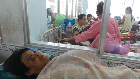 Dang chay, xe no lop lam 5 nguoi thuong vong hinh anh