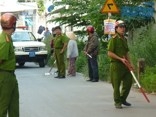 Vua ra tu da dung dao choc tiet heo chem canh sat giao thong hinh anh