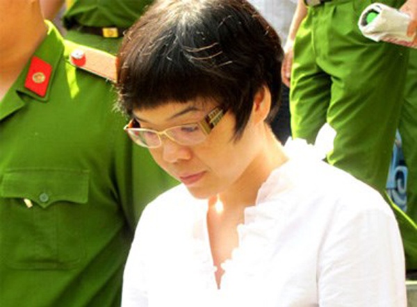 Huyen Nhu doi dien an tu hinh? hinh anh