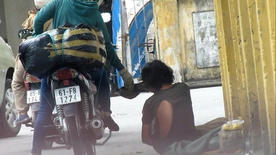 Gia khung, gia dien de xin tien hinh anh