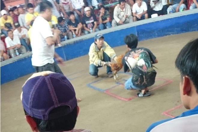 'Mua duong' sang Campuchia danh bac gia... 2.000 dong hinh anh