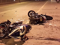 Exciter dau dau Airblade trong dem, 2 nguoi nguy kich hinh anh