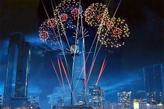 Tien trieu mua 've' ngam phao hoa Phap o TP.HCM hinh anh